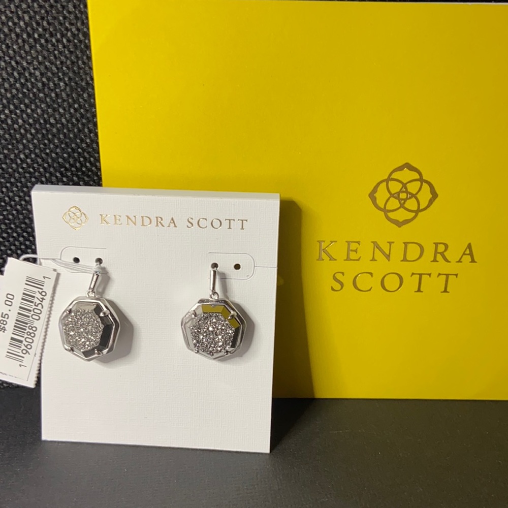 NWT 🖤Kendra Scott • “Cynthia” Earrings • Silver + Drusy